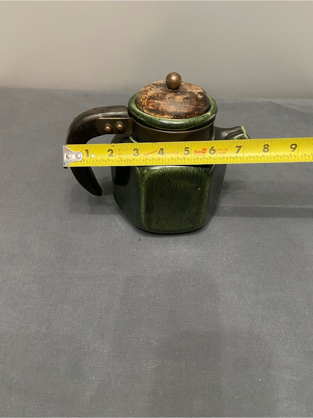 VTG Japanese Stoneware Teapot Green Speckled Glaze Wooden Handle Brass Fittings - Picture 16 of 17
